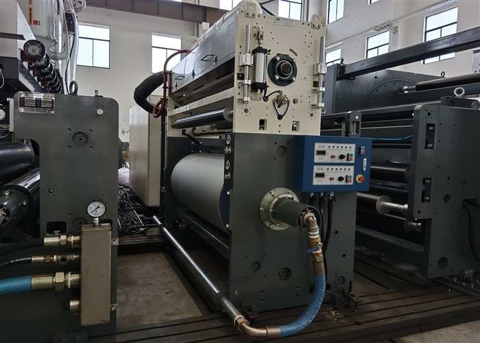 Kapasite 200 - 400 Kg/Hr Ekstrüzyon Kaplama Laminasyon Makinesi Max. Kaplama Hızı 200 M/Min