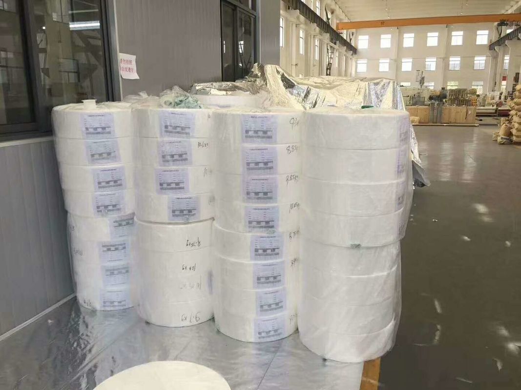 Hızlı Hız Eriyik Üflemeli Bez Makinesi, Sigara Dokuma Yapma Makinesi Düşük Gürültü beyaz ve mavi ile 2400 spinneret delik