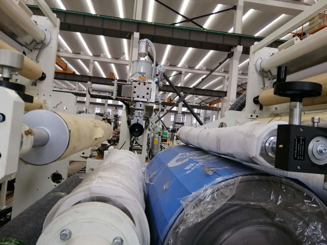 Yüksek Yüklü Film Otomatik Laminasyon Makinesi Anti titreşim 380V Beyaz ve Mavi Dönüşümlü Kumaşlar İçin