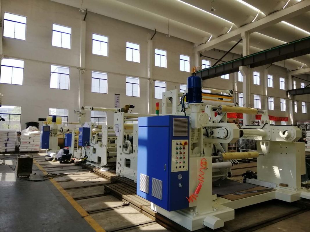 Beyaz ve mavi Özel Vida Tasarımlı Otomatik Yüksek Performanslı Ekstruder Plastik Laminasyon Makinesi